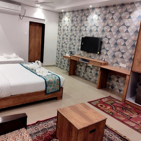 Boshan Hotels Mapusa Eksteriør billede