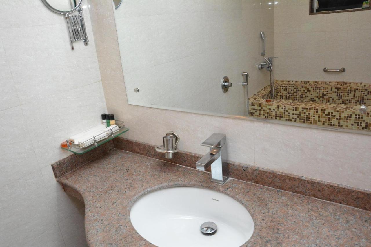 Boshan Hotels Mapusa Eksteriør billede