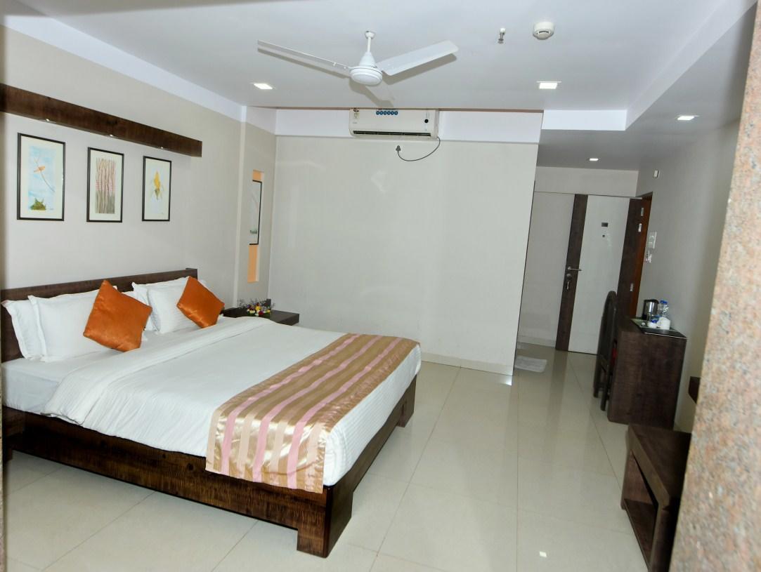 Boshan Hotels Mapusa Eksteriør billede